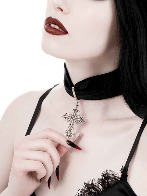 Eternal Night Zwarte Velours Choker Met Elegante Kruisbedel En D-Ring
